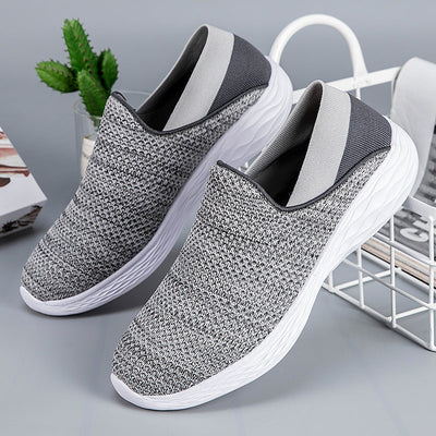 Breathable Flying Woven Soft Sole Slip-On Shoes for Men