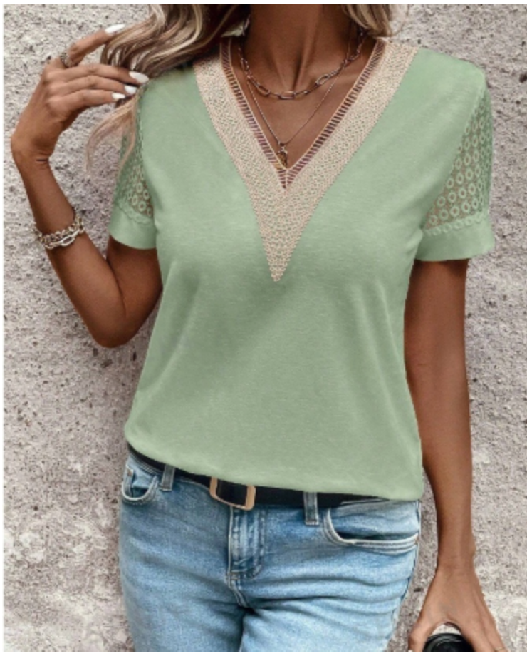 Emily™ -  T-Shirt V-Neck Lace