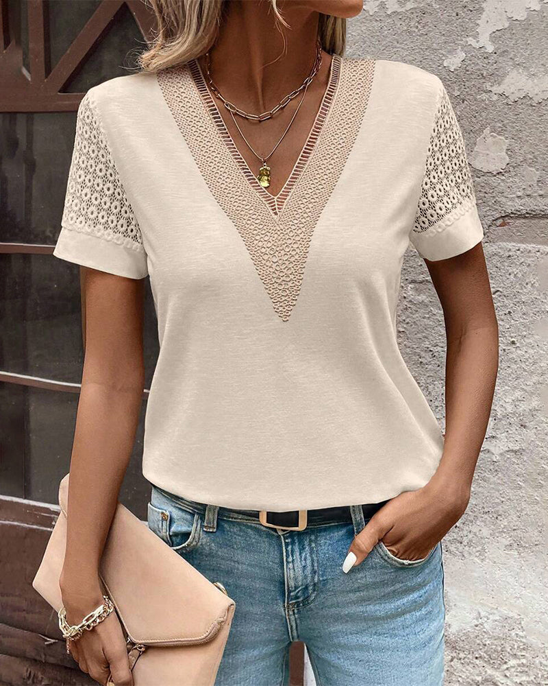 Emily™ -  T-Shirt V-Neck Lace